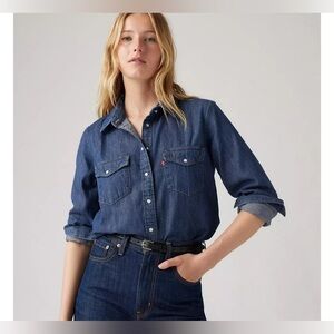 Levi’s Iconic Western Denim Shirt - dark wash - size medium - NWT